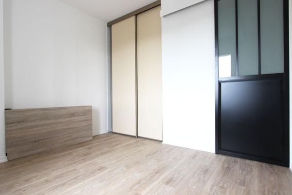UN APPARTEMENT TYPE 2 ENTIÈREMENT REFAIT, DANS UNE RÉSIDENCE PROCHE DU CENTRE-VILLE. -