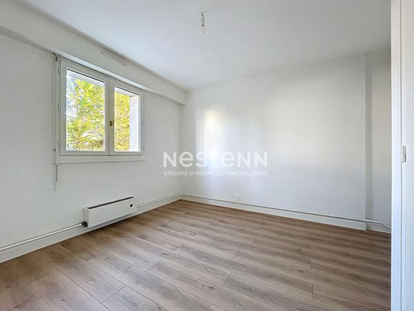 A vendre - Appartement T4 lumineux et rénové avec balcon, stationnement et cave, dans résidence sécurisée avec ascenseur proche des commodités "Angers La Madeleine"