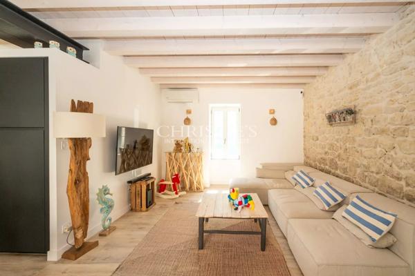 Adorable ancien chai rénové au cœur du village