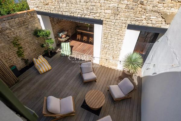 Adorable ancien chai rénové au cœur du village