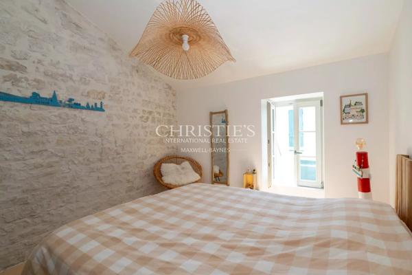 Adorable ancien chai rénové au cœur du village