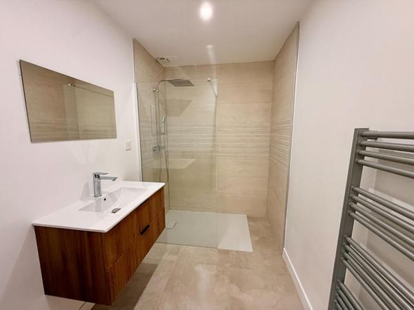 Maison à Sens, 6 pièces 100 m2 de plain-pied rénovée, 4 chambres, DPE B