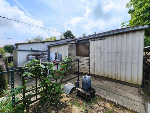 2 GARAGES ET UN ATELIER La Salle Et Chapelle Aubry 69 m2 ENV