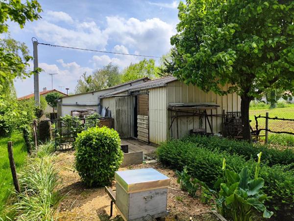 2 GARAGES ET UN ATELIER La Salle Et Chapelle Aubry 69 m2 ENV
