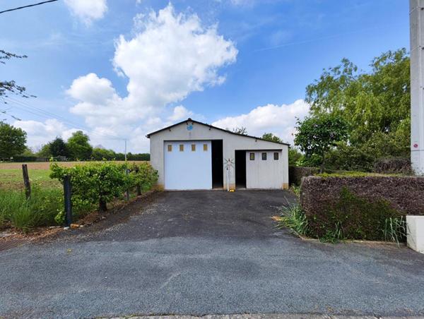 2 GARAGES ET UN ATELIER La Salle Et Chapelle Aubry 69 m2 ENV