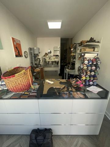 BUREAUX COMMERCIAUX DE 70 M² AVEC VITRINE SUR AXE À TRÈS FORTE VISIBILITÉ