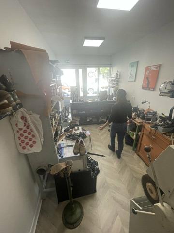 BUREAUX COMMERCIAUX DE 70 M² AVEC VITRINE SUR AXE À TRÈS FORTE VISIBILITÉ