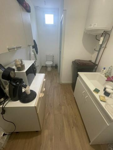 BUREAUX COMMERCIAUX DE 70 M² AVEC VITRINE SUR AXE À TRÈS FORTE VISIBILITÉ
