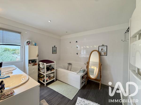 Maison à vendre 7 pièces 176 m² Châteauneuf-sur-Charente