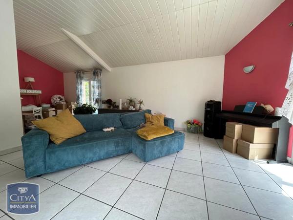 Maison à louer 4 pièces 115.72m² Ménétrol (63200)