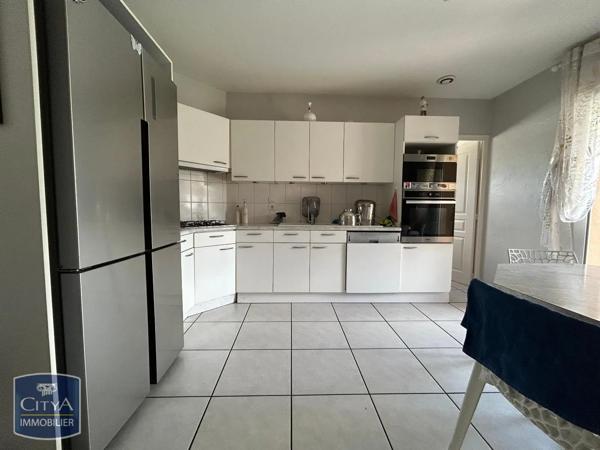 Maison à louer 4 pièces 115.72m² Ménétrol (63200)