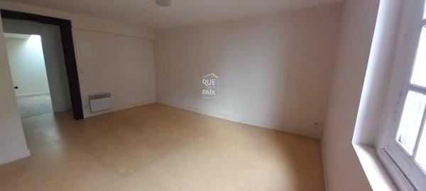 86140 LENCLOITRE Appartement de charme T2 (49 m²) à louer