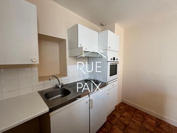 86140 LENCLOITRE Appartement de charme T2 (49 m²) à louer