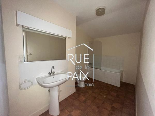 86140 LENCLOITRE Appartement de charme T2 (49 m²) à louer