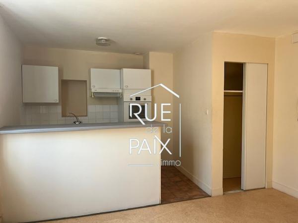 86140 LENCLOITRE Appartement de charme T2 (49 m²) à louer