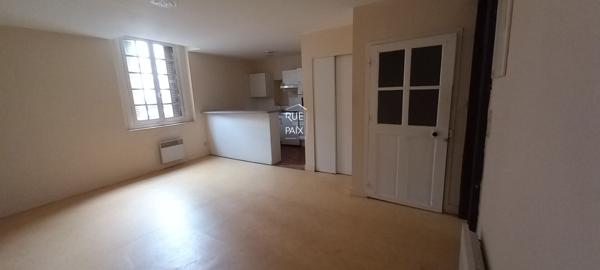 86140 LENCLOITRE Appartement de charme T2 (49 m²) à louer