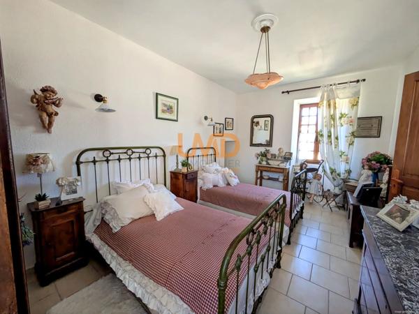 Maison en pierre 7 pièces 150m2, piscine, jardin