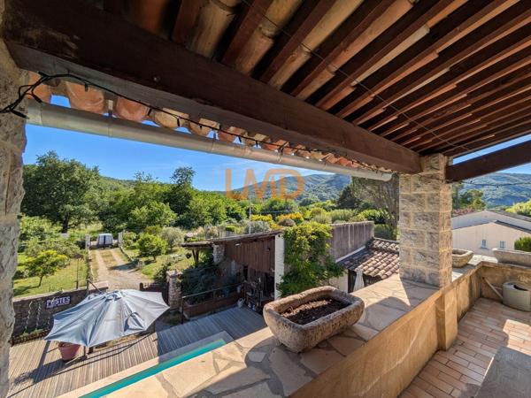 Maison en pierre 7 pièces 150m2, piscine, jardin
