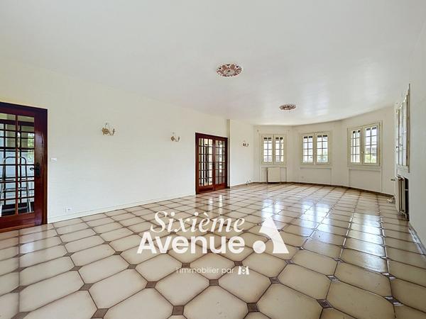 Maison 9 pièces 261.34 m2