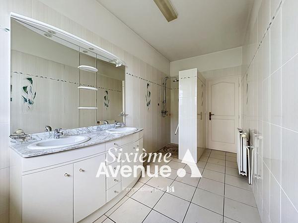 Maison 9 pièces 261.34 m2