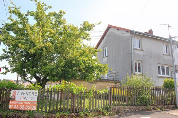Maison libre 3 cotés avec terrasse et garage!