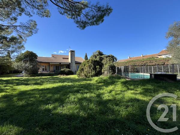 Maison à vendre  7 pièces - 245,45 m2 ARLES - 13