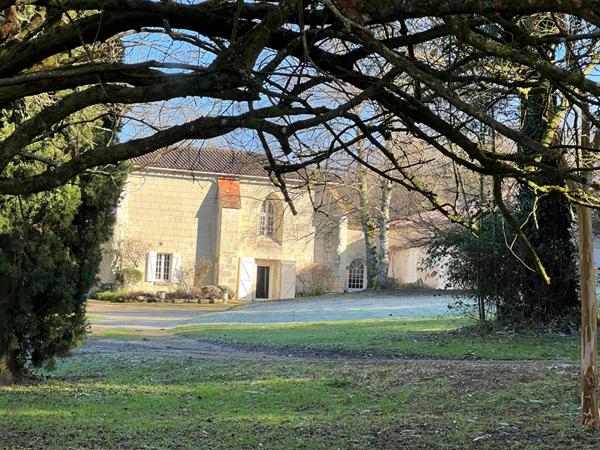 Maison 8 pièces à vendre Colombiers - 86490 / Réf: 11613