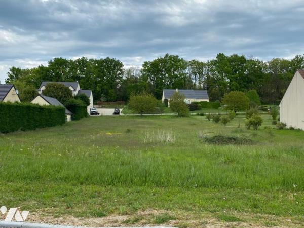 45700 CONFLANS SUR LOING - TERRAIN DE 1 072M²