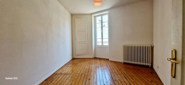 Hyper centre de Montluçon - Maison 4 pièce(s) 107 m2 avec une cour et un balcon Montlucon