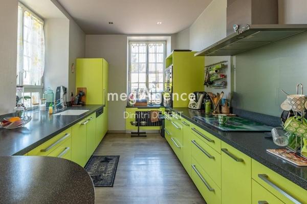 Maison à ATHIS-VAL DE ROUVRE, 61430 - 10 pièces 231m²
