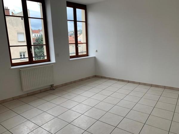 Appartement 3 pièces de 70 m² à Saint etienne