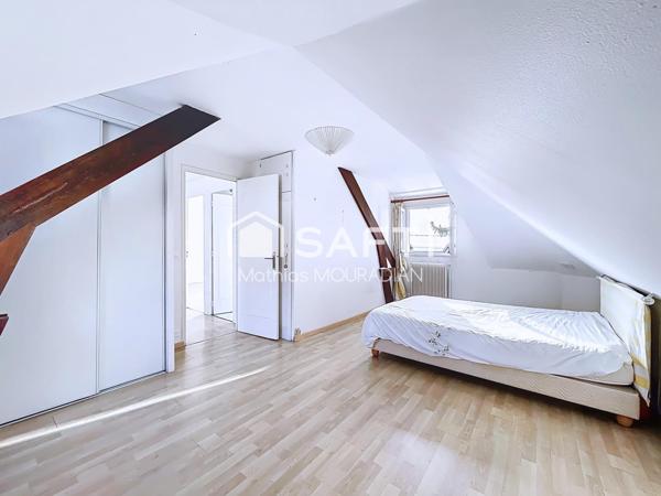 Maison familiale de 146 m² – Calme, traversant et lumineux – Jardin et terrasse ensoleillés – Garage et stationnement