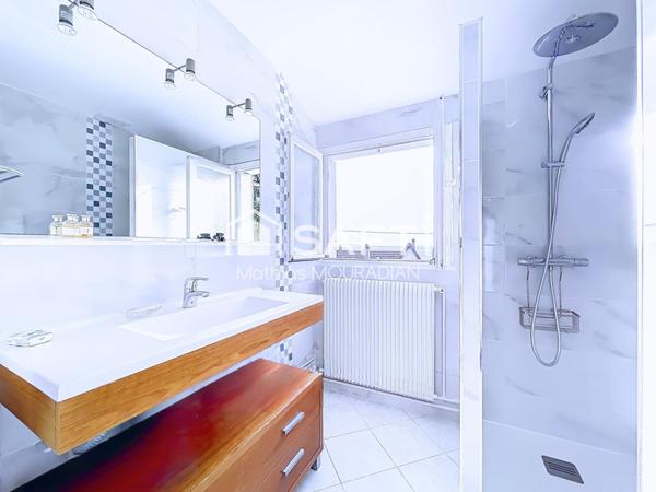 Maison familiale de 146 m² – Calme, traversant et lumineux – Jardin et terrasse ensoleillés – Garage et stationnement