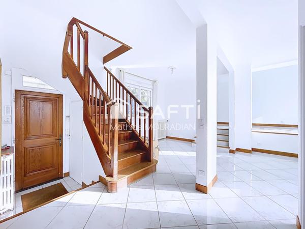 Maison familiale de 146 m² – Calme, traversant et lumineux – Jardin et terrasse ensoleillés – Garage et stationnement