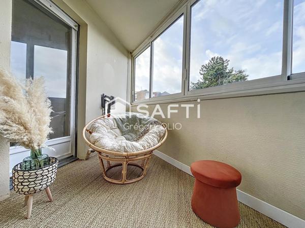 À 800 mètres de la mer, à quelques pas du centre aquatique et casino