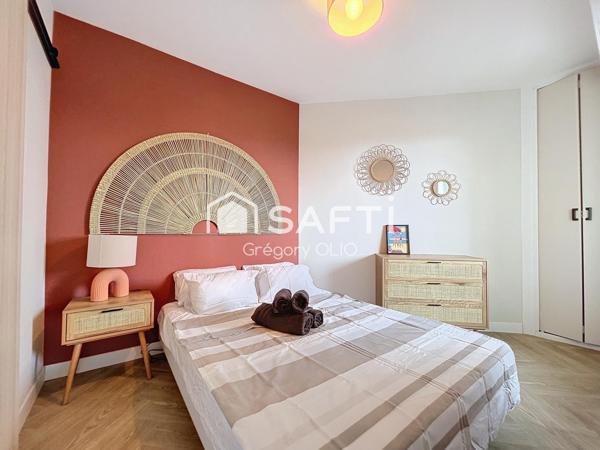 À 800 mètres de la mer, à quelques pas du centre aquatique et casino