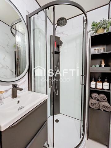 À 800 mètres de la mer, à quelques pas du centre aquatique et casino