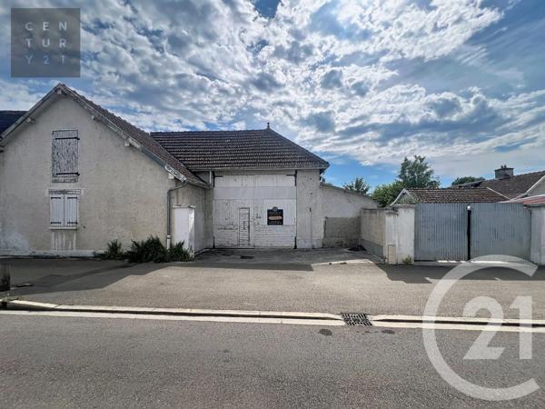 à vendre  621 m 2   SEZANNE  - 51