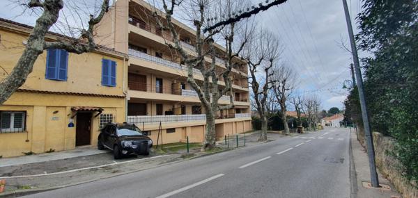 À vendre Allauch La Pounche (13190) Appartement T4 avec garage, cave et balcons