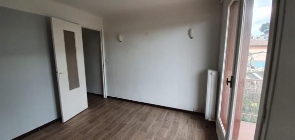 À vendre Allauch La Pounche (13190) Appartement T4 avec garage, cave et balcons