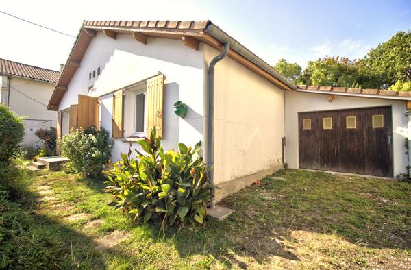 LE PASSAGE - Secteur VIEUX PASSAGE - Maison de plain-pied de 125m² avec fort potentiel, garage de 30m² , sur un terrain de 1 045m²