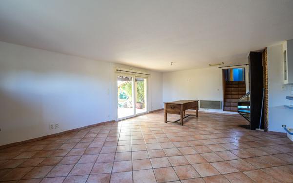 Maison à vendre    5 pièces •  Laudun-l'Ardoise