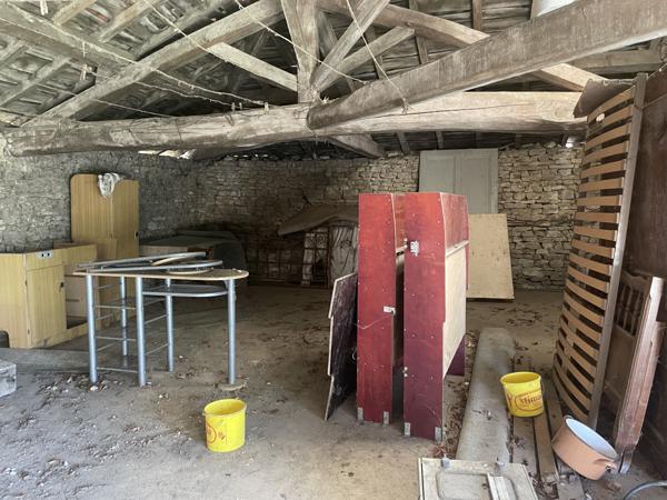 MAISON avec JARDIN // Centre ST JEAN DE SAUVES