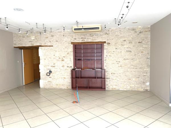 MAISON avec JARDIN // Centre ST JEAN DE SAUVES