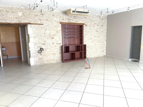 MAISON avec JARDIN // Centre ST JEAN DE SAUVES