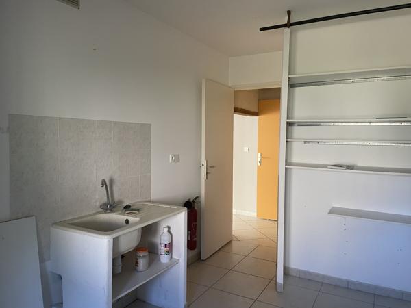 MAISON avec JARDIN // Centre ST JEAN DE SAUVES