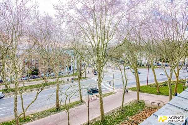 Versailles Montreuil Appartement dernier étage -4 pièces 79.44 m2 €498 000 ** - Référence 27294