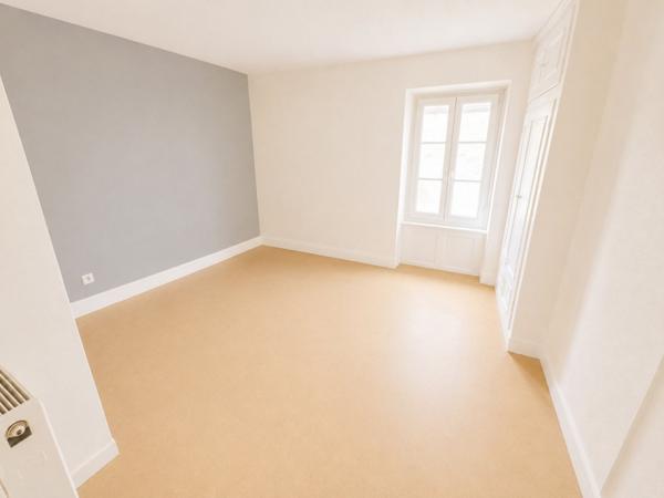 Appartement 4 pièces  108 m²  Fort potentiel + combles aménageables  Soultz