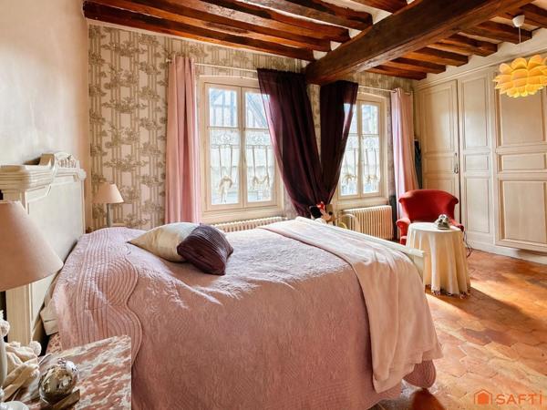 Maison de ville de caractère avec grand terrain