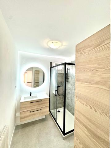 Fréjus plage/st raphaël- T2 de 48m2 rénové avec parking et cave à 5mn de la mer !